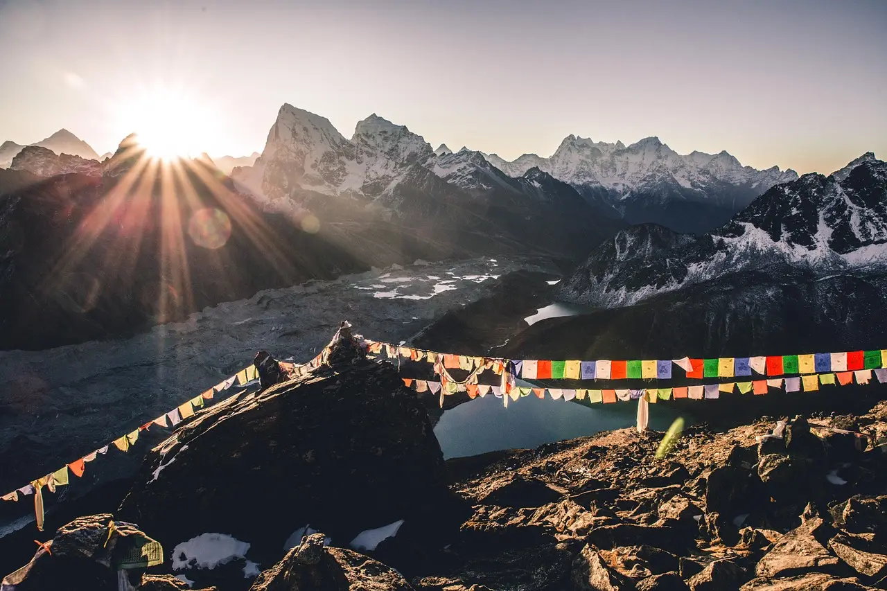 Gokyo Lakes & Renjo La — on the trail