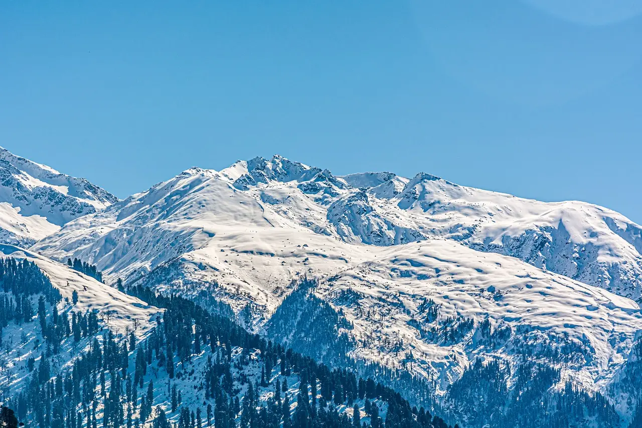 Hampta Pass — on the trail